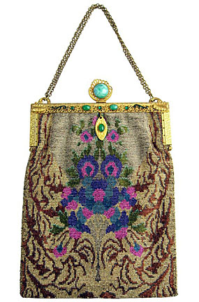 AlmanacAntiques's tweet image. #Beaded #purses were all the rage in the #1920s. Learn more about them by reading "The Little Beaded Bag" in the 2025 Spring Edition of #TheAntiquesAlmanac. theantiquesalmanac.com/thelittlebeade…