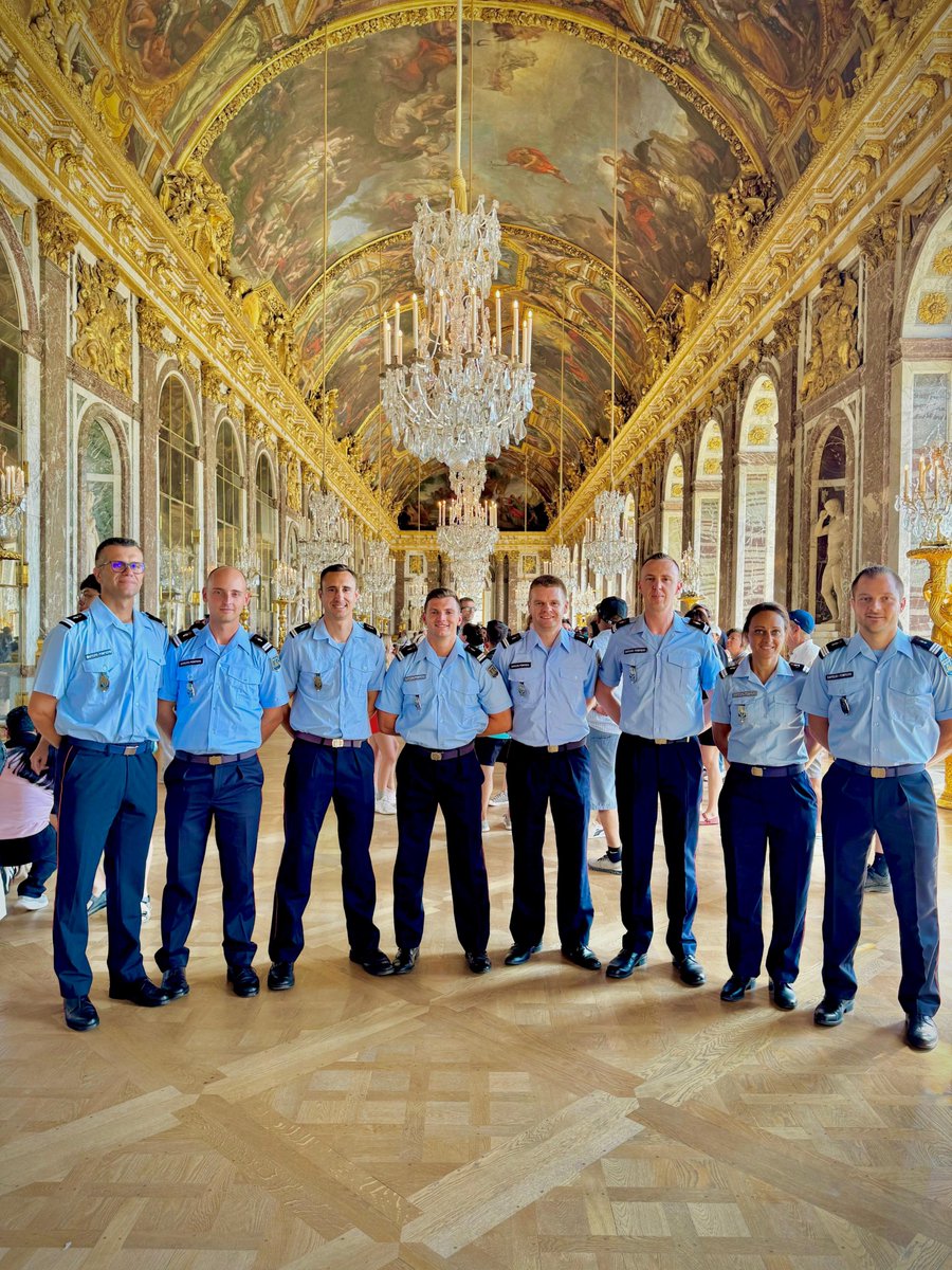ENSOSP's tweet photo. 8 stagiaires de la FILT 115 en immersion à Versailles, à la cathédrale Notre-Dame et au Centre Opérationnel de la BSPP. Au programme : prévention incendie dans les bâtiments historiques, gestion de crise et retour d’expérience du grand incendie de 2019.
#PSBC #PAO #RETEX https://t.co/jWDeo2beCj