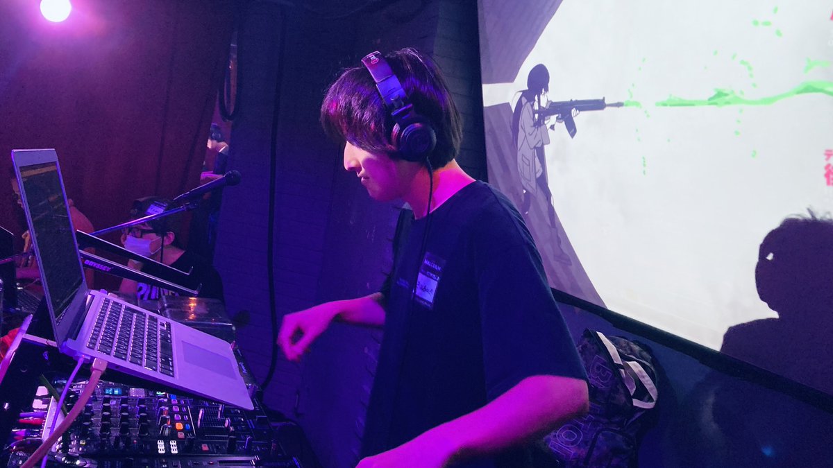 killa_ni's tweet photo. 本日のトリは
DJ SHOOON &amp; VJ 幼女！
最後までモリモリ💪
#きるあに https://t.co/bWXv34buVJ