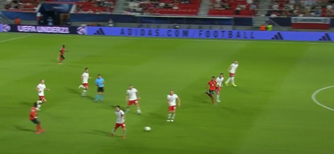 Mało obrońców wróciło przy tej kontrze, no i niestety trzecia bramka dla Portugalii.
#PORPOL