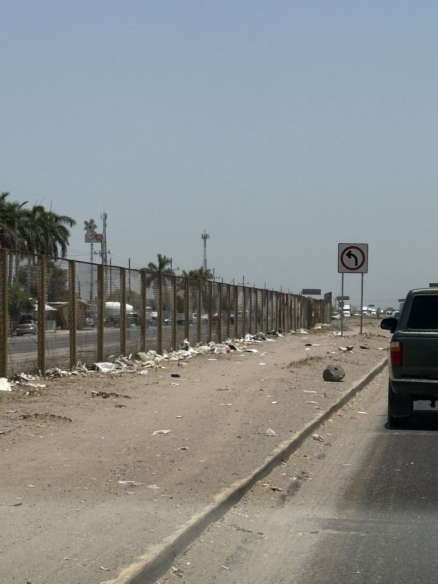 Víctor Torres (@victortorresld) on Twitter photo Tramo en el abandono: la carretera federal México 15, entre Los Mochis y Guasave, #Sinaloa presenta visibles signos de falta de mantenimiento y limpieza, especialmente en zonas como El Estero, Juan José Ríos y Batamote, en el municipio de Guasave. <a href="/SICTmx/">SICT México</a> Tramo en el abandono: la carretera federal México 15, entre Los Mochis y Guasave, #Sinaloa presenta visibles signos de falta de mantenimiento y limpieza, especialmente en zonas como El Estero, Juan José Ríos y Batamote, en el municipio de Guasave. <a href="/SICTmx/">SICT México</a>
