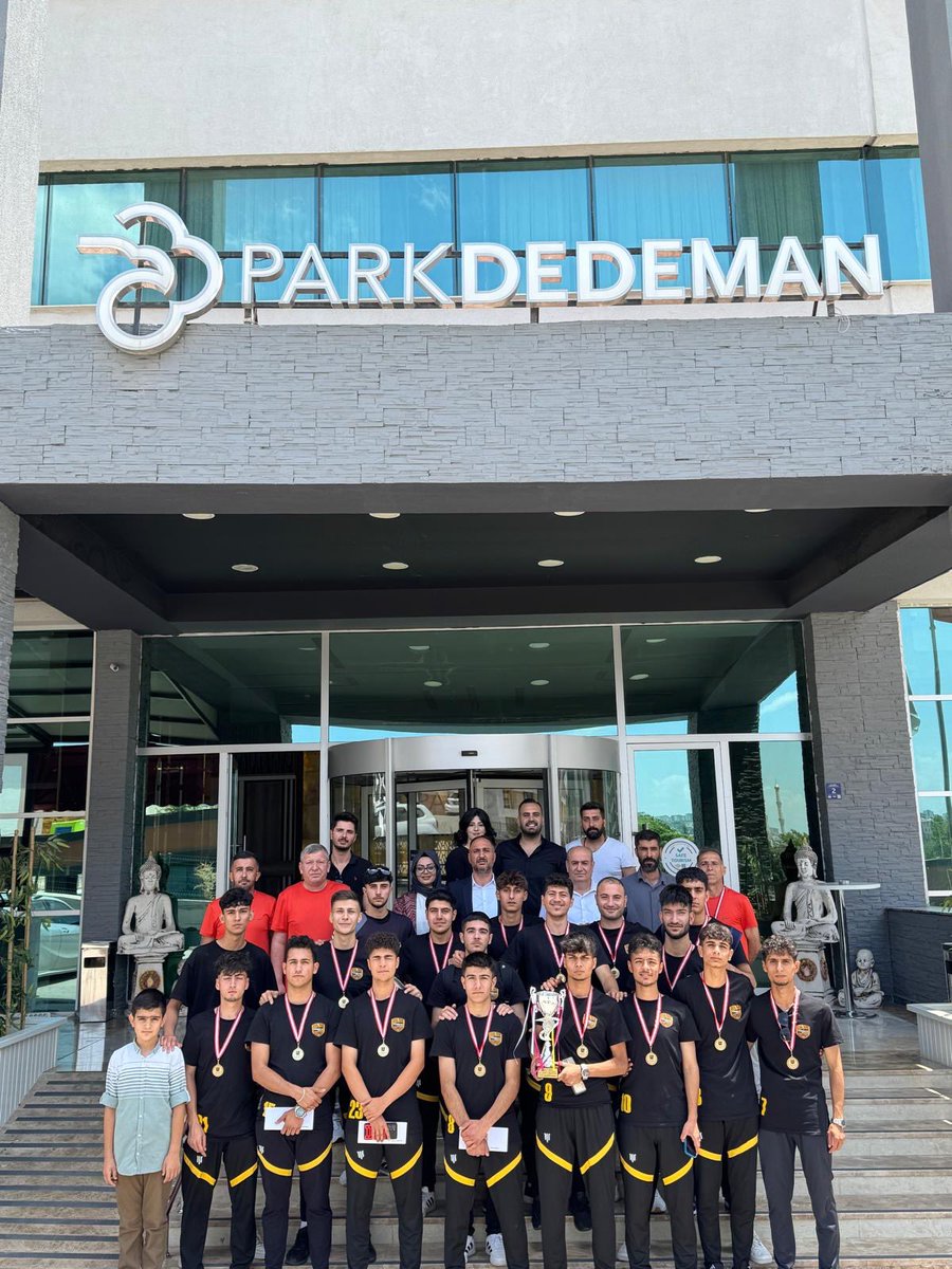 Büyük Takım ⚡️🖤💛⚡️

Amatör liglere Yıldırım gibi düşen güçlü takım! ⚡️

#Elazığ
#yıldırımfk