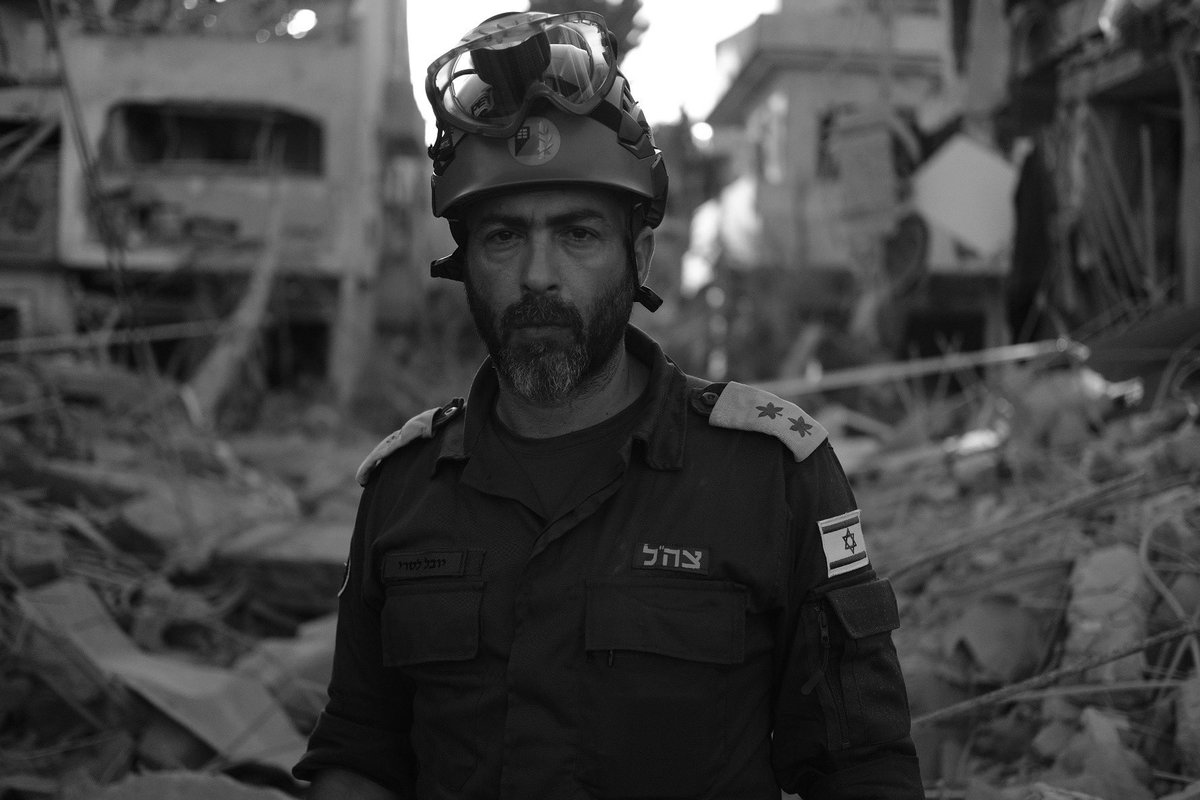 XperienceHumans's tweet image. The aftermath of an Iranian ballistic missile strike in central Israel.