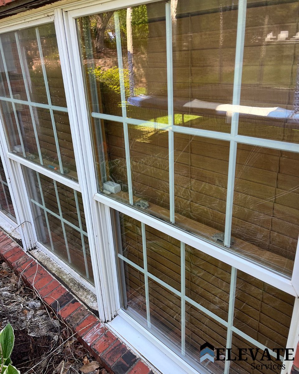 discoverelevate's tweet photo. Check out this before and after - bringing life back to these windows.  #elevateservices https://t.co/jbM0GcxpKw