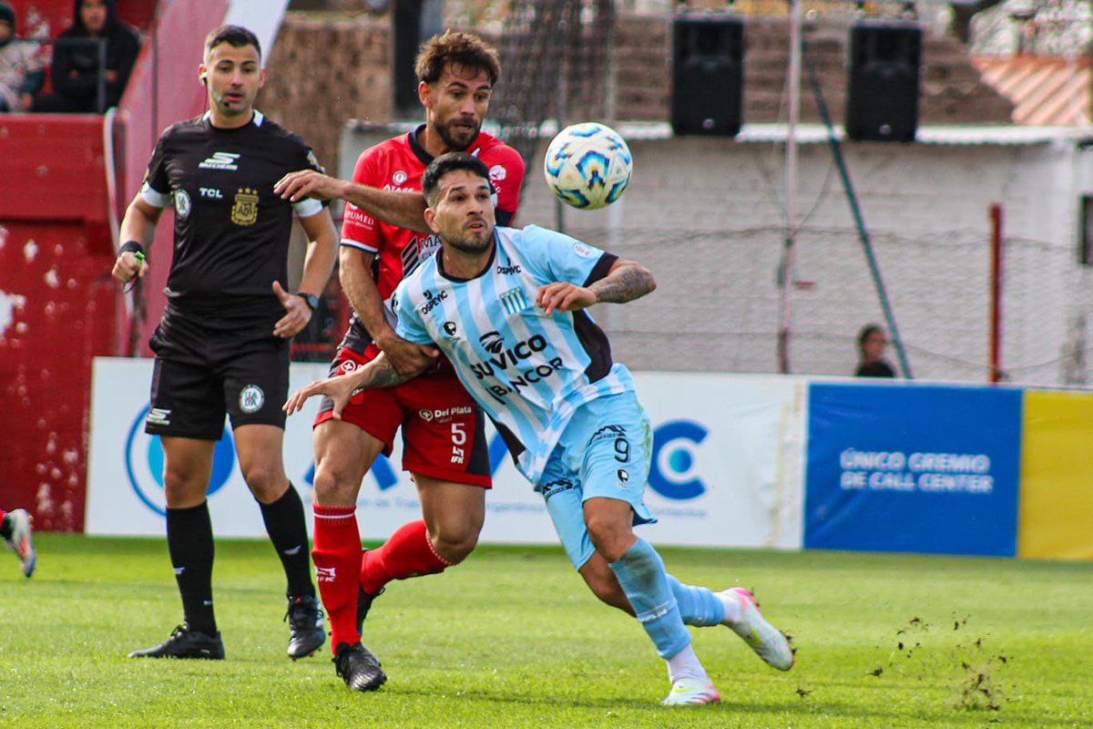 ClubARacingENG's tweet image. 46’ KICK OFF!

The second half is underway. 

Come on Racing - let’s get the three points! 

#RacingCBA🩵🤍