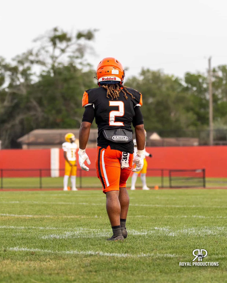 Austeen Lee Mills (@locked5l) on Twitter photo June 15⏳ coaches 27’ Rb/Slot receiver 
Info in bio June 15⏳ coaches 27’ Rb/Slot receiver 
Info in bio