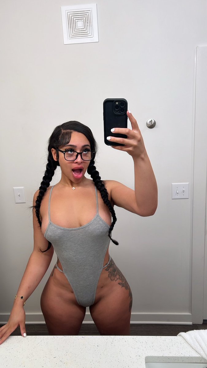 sierramufasa's tweet photo. good girls can be sexy too https://t.co/T28P50yX3b