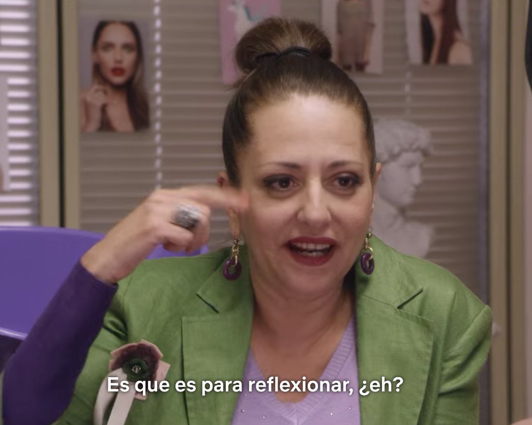 geranton's tweet photo. Escuchar el último disco de B*linda es como querer comprar unos mocasines de Valentino y terminar comprando unas alpargatas de Inditex. https://t.co/GECnMUoUcg
