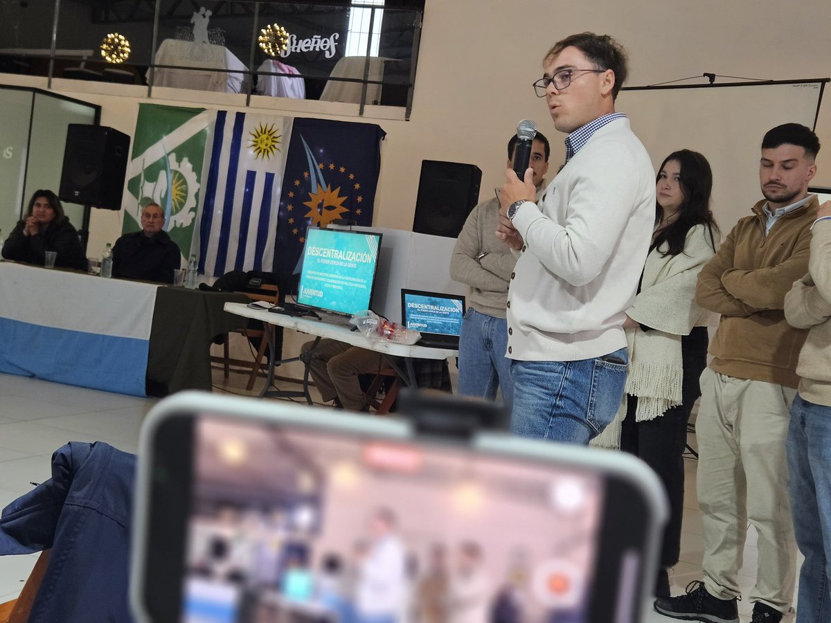 PNACIONAL's tweet photo. ⚪️🔵 ENCUENTRO REGIONAL DE COMISIONES DEPARTAMENTALES DE JÓVENES EN SARANDÍ DEL YÍ

🎙️ Apertura de Andrés Viera de CDJ Durazno, Isaac Real de @CDJFloresUY, @VicSantana04 de @CDJ_Florida, @Fede_DeGroote de @CDJsanjose y Nahuel Morosi de @CDJ_Colonia . https://t.co/2s59qUhEGN