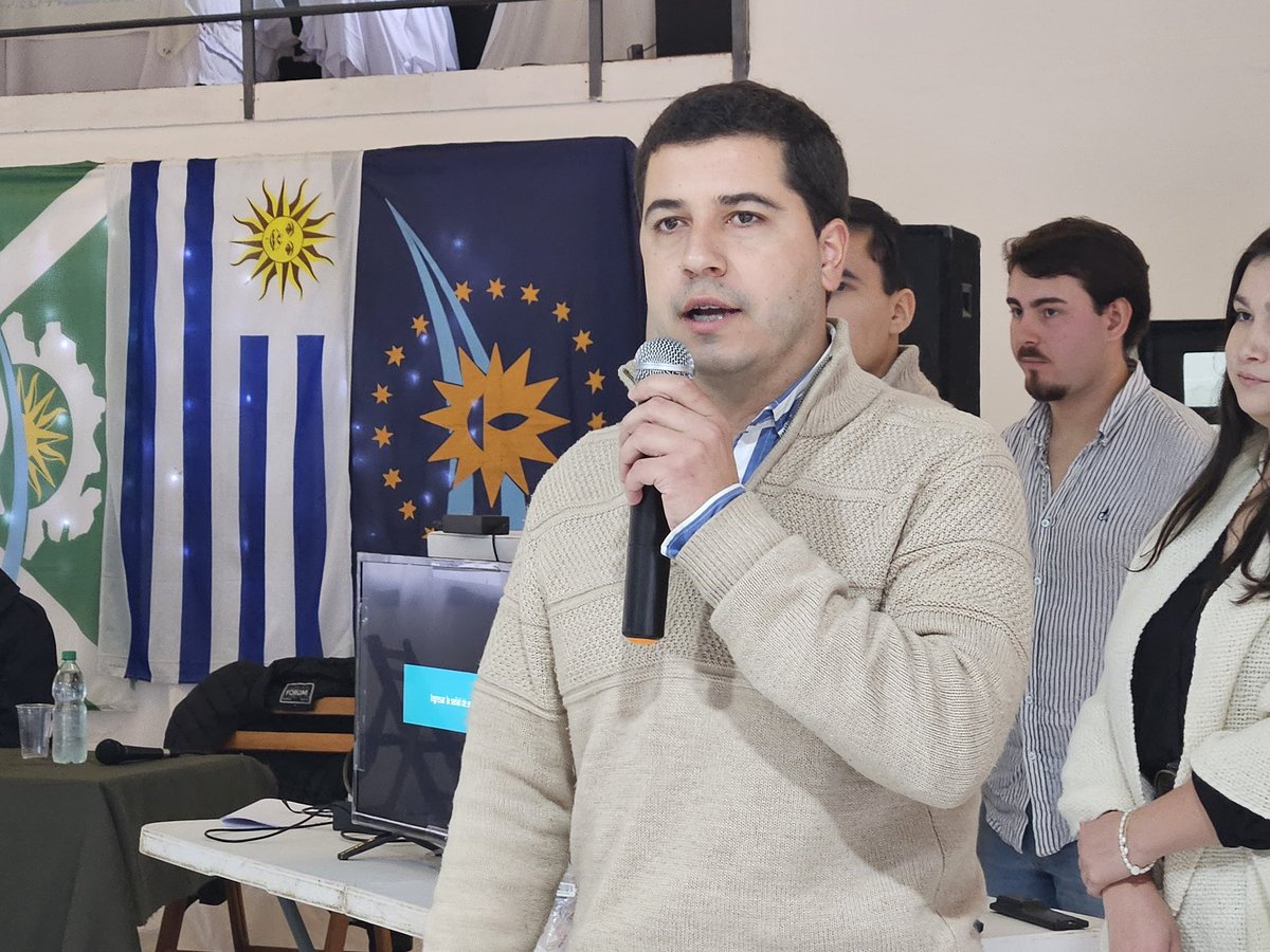 PNACIONAL's tweet photo. ⚪️🔵 ENCUENTRO REGIONAL DE COMISIONES DEPARTAMENTALES DE JÓVENES EN SARANDÍ DEL YÍ

🎙️ Apertura de Andrés Viera de CDJ Durazno, Isaac Real de @CDJFloresUY, @VicSantana04 de @CDJ_Florida, @Fede_DeGroote de @CDJsanjose y Nahuel Morosi de @CDJ_Colonia . https://t.co/2s59qUhEGN