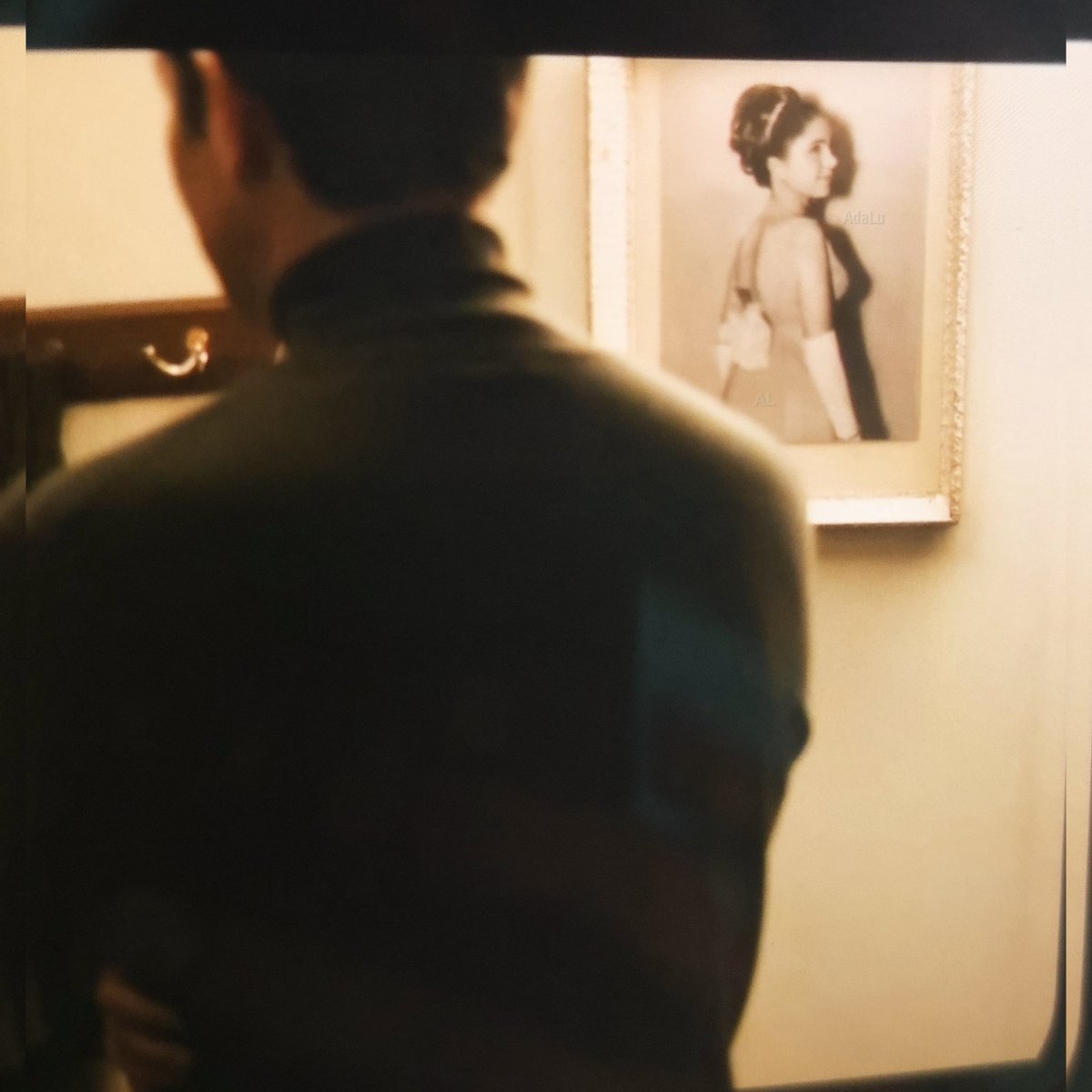 Y esa foto de la pared, ¿fué de tu boda, xv o es un retrato nd más‽🫡😍 <a href="/LuceroMexico/">Lucero</a> 
(Necesito esa foto)
#NuestrosTiempos