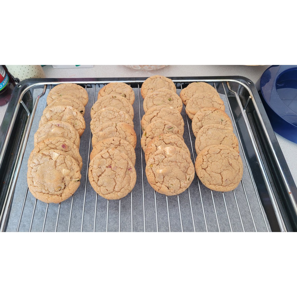 Juki_W's tweet image. Pistachio, White Chocolate Cookies 🍪 

Julaayy.blogspot.com/2025/06/pistac…

#blog #blogger #fblog #fblogger #liverpool #liverpoolblog #liverpoolblogger #baking #baker #homebaking #homebaker #homemade #cookies #pistachio #pistachiowhitechocolatecookies #cookiesrecipe #recipe