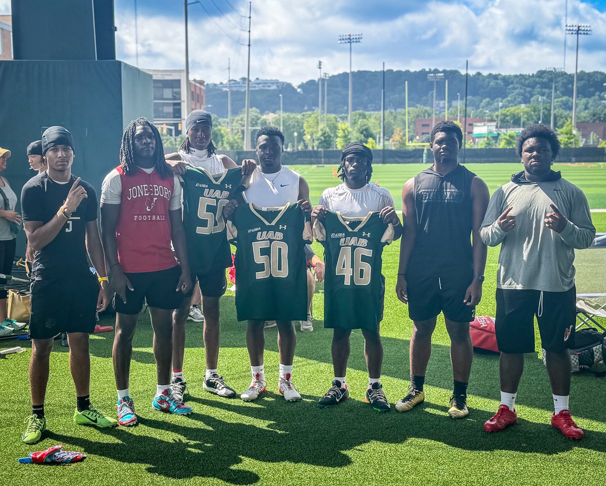 BenjaminMyles16's tweet image. Had a good time at UAB camp
@JHSCardinalFB @CoachCarmichEAL
@RecruitGeorgia @BigFaceSportss
@BALLERSCHOICE1 @NEGARecruits
@CoachDaniels06 @Coach_JC4