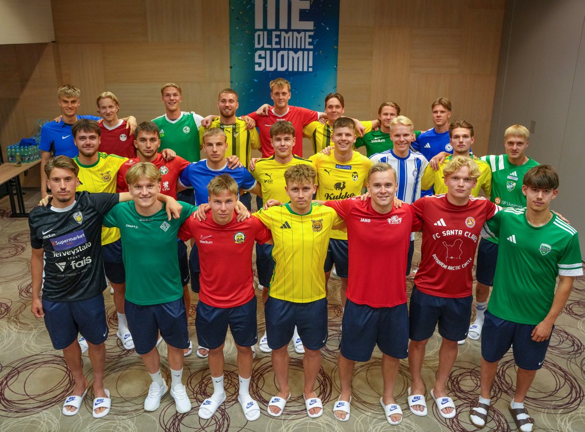 Slovakiassa EM-lopputurnausta pelaavat #Pikkuhuuhkajat vetivät tänään Jalkapallopäivänä ylleen kasvattajaseurojensa pelipaidat. 💙🤍

#Jalkapallopäivä #MeOlemmeSuomi #U21Euro