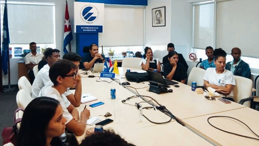Durante estos días hemos dialogado con jóvenes de la <a href="/FeuCuba/">FEU de Cuba</a>.
Son motivadores los aportes que nos llegan durante el intercambio 🤝. Estamos seguros que saldrán buenos proyectos y líneas de trabajo para contribuir al desarrollo de nuestro país 🇨🇺.
ℹ️facebook.com/share/p/1AgQaF…