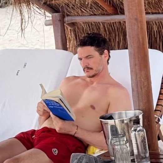 hotswguys's tweet photo. pedro pascal 🏝️ https://t.co/qqxUeTFmOP