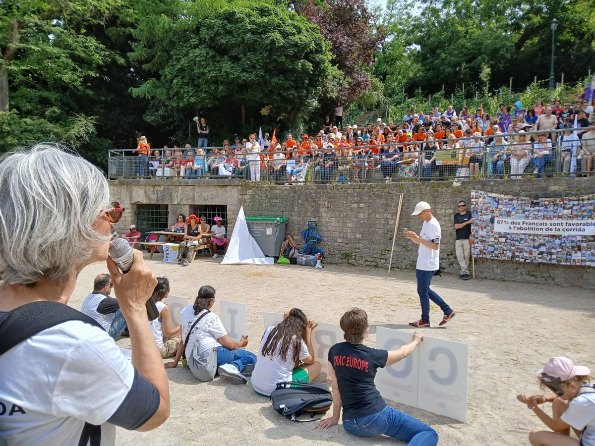 MANIF CET APRÈS-MIDI  À  PARIS POUR DIRE NON À LA CORRIDA. MERCI À  <a href="/onevoiceanimal/">One Voice</a>  AU <a href="/BeziersColbac/">COLBAC Anti Corrida Béziers</a>  ET AU <a href="/CRAC_Europe/">CRAC Europe</a> 
<a href="/HenryJeanServat/">Henry-Jean Servat</a> 
<a href="/MaitreGerard/">Maitre Christophe Gerard</a>