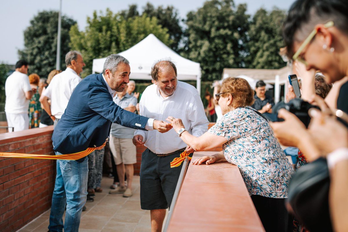 Juntsmunicipis's tweet image. El diputat @ramonbacardit ha acompanyat l’alcalde d’Avinyó, Sergi Grau, en l’acte d’inauguració del renovat complex municipal, que ha obert portes aquest dissabte coincidint amb la finalització de les obres. #Avinyó #Inauguració