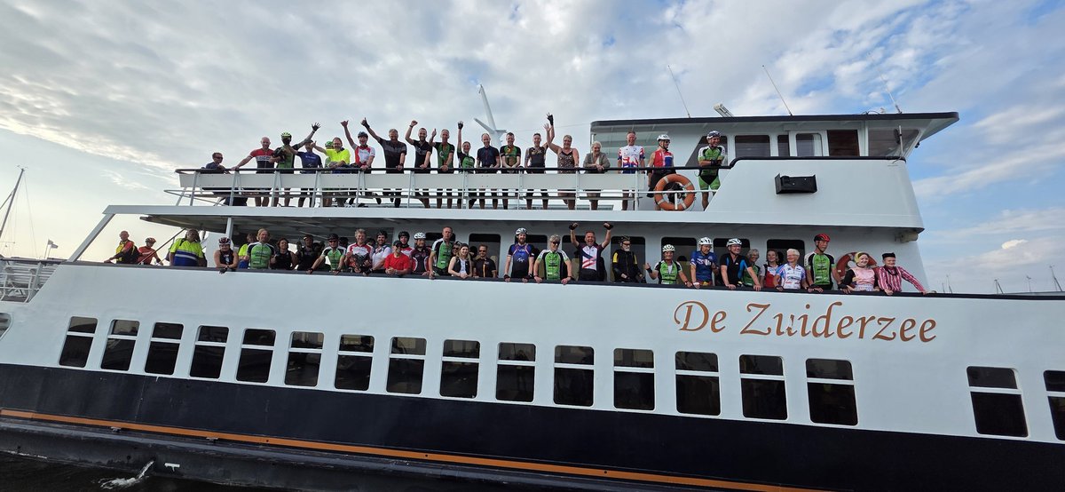 Vandaag de Parel van Urk gedaan.
Wat een geweldige dag gehad mooi weer.
En de wind constant in de rug.
Ruim 90 deelnemers en die waren zeer te vreden.
Vanmorgen 6 uur de burgemeester het startschot gegeven.