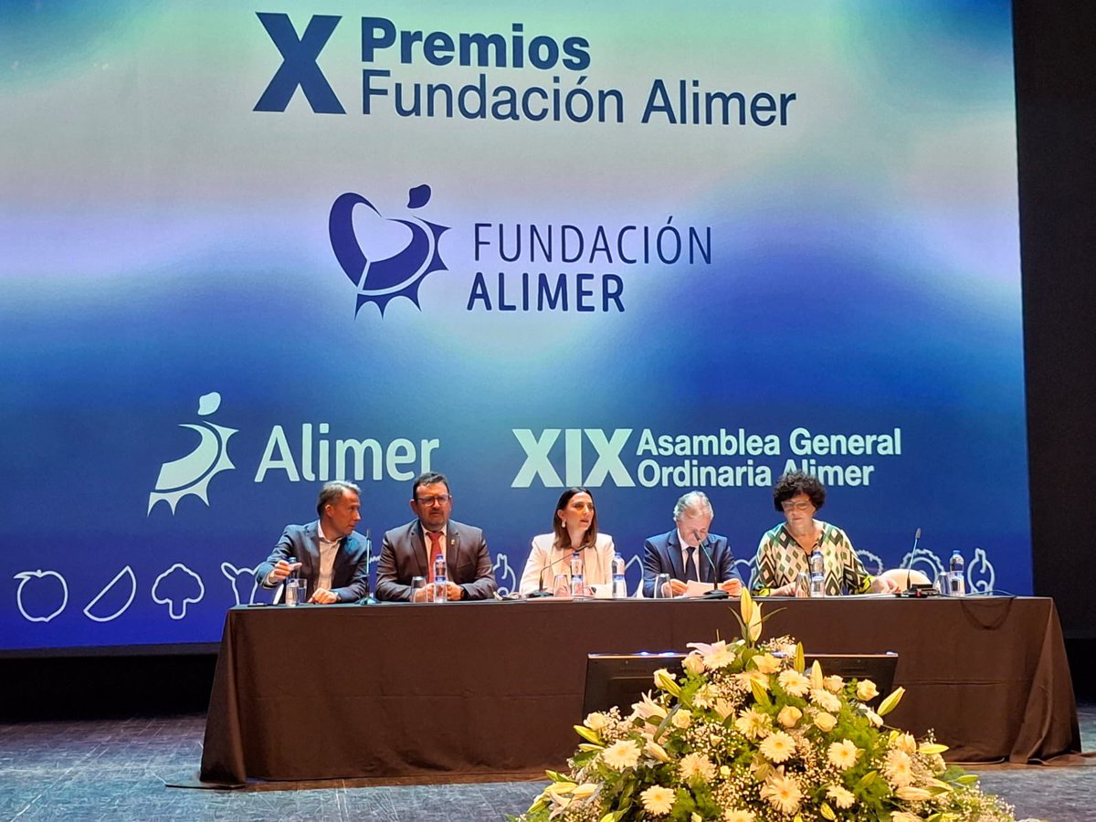 RM_Agua's tweet image. Rubira destaca la contribución de Alimer "en el desarrollo de la agricultura y la ganadería de la Región de Murcia" y reclama "el agua necesaria para seguir siendo la Huerta de Europa".

La consejera @sararubira clausura la Asamblea de @Alimer_coop celebrada en Cieza.…