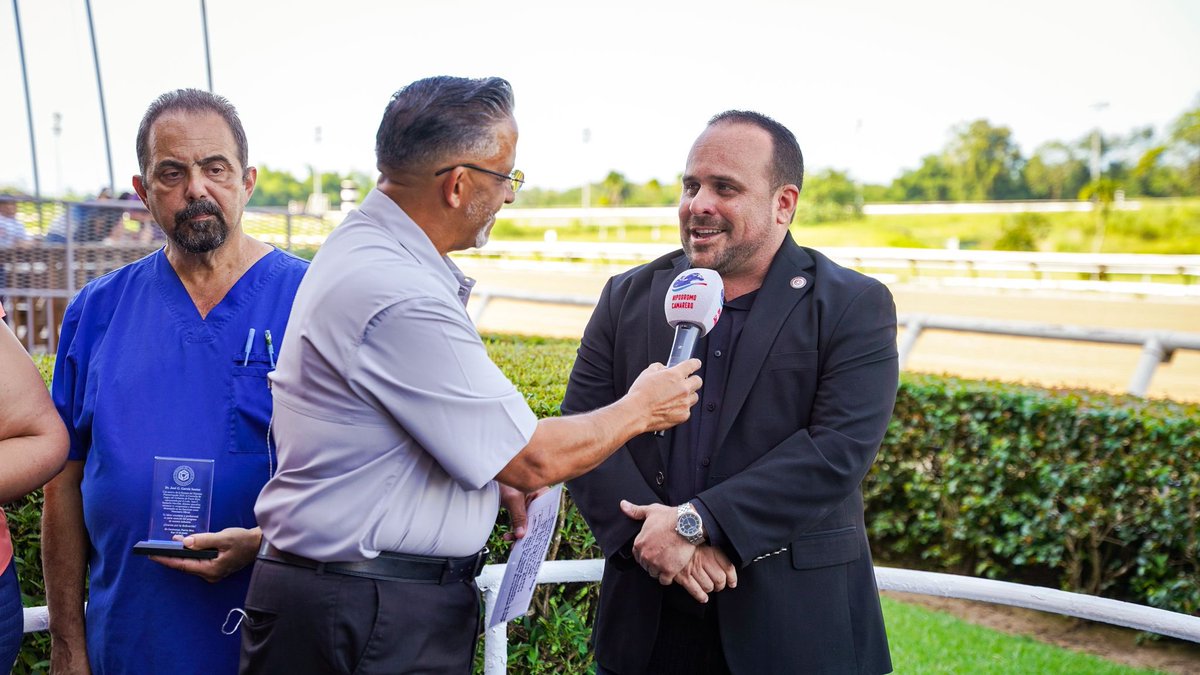 ComJuegosPR's tweet image. Como parte de la Semana del Hipismo Puertorriqueño, reconocimos a compañeros que colaboran con el Negociado del Deporte Hípico por su compromiso y entrega al desarrollo de la industria. ¡Gracias por su trabajo diario y felicidades!
#ComisiónDeJuegosPR
