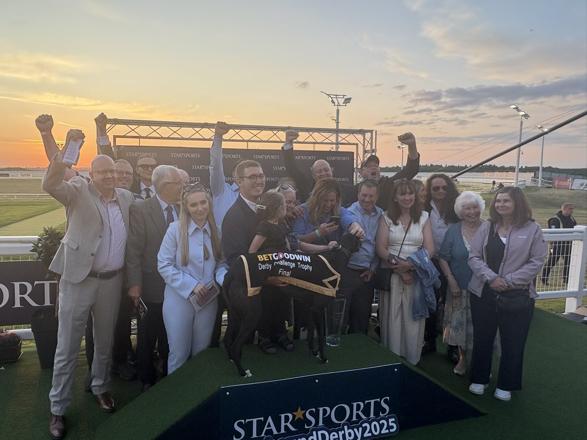 TowcesterRaces's tweet image. Race 11

Vhagar

42.56