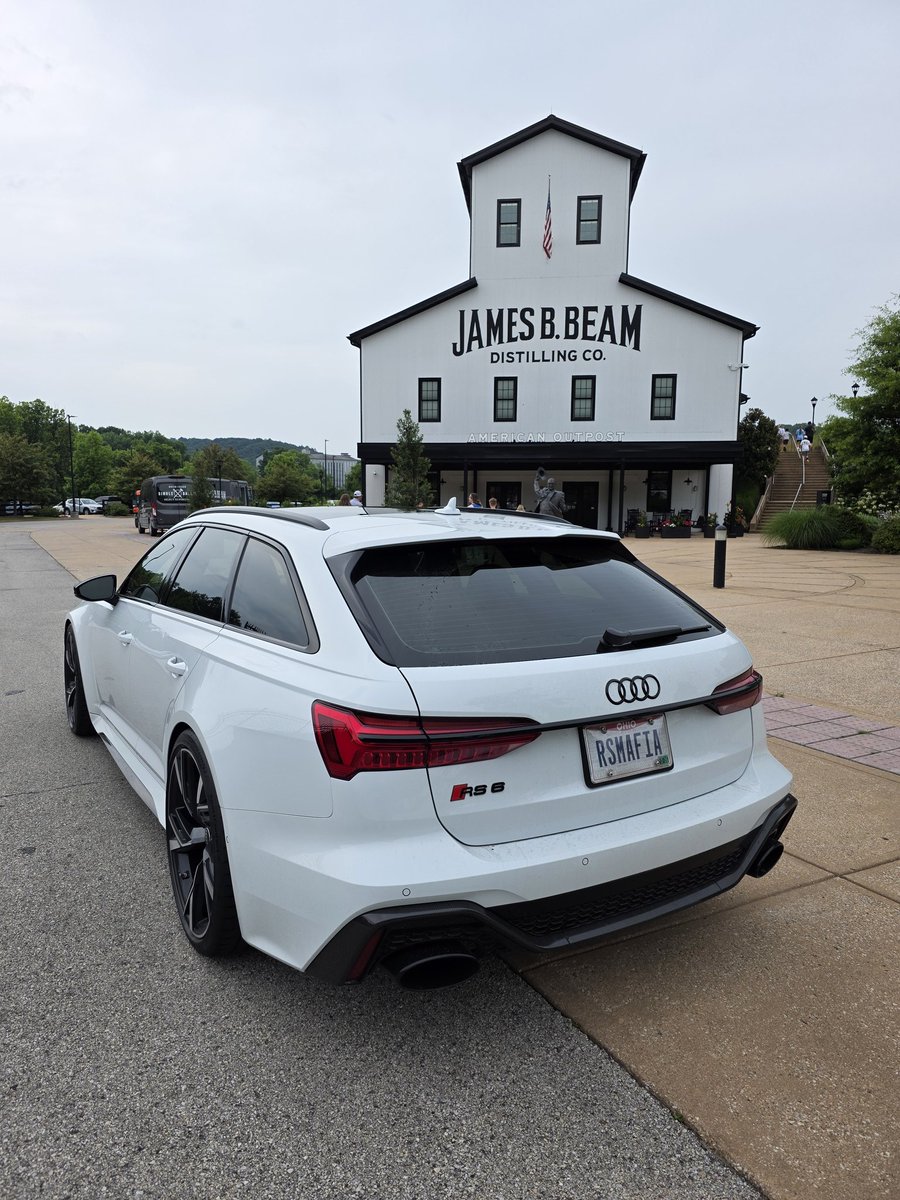 CeoRs6's tweet image. @beamgeneration8 @JimBeam #thekitchentable  @beamsuntory @Audi @AudiOfficial #RSMAFIA  took a drive wirh the wagon.