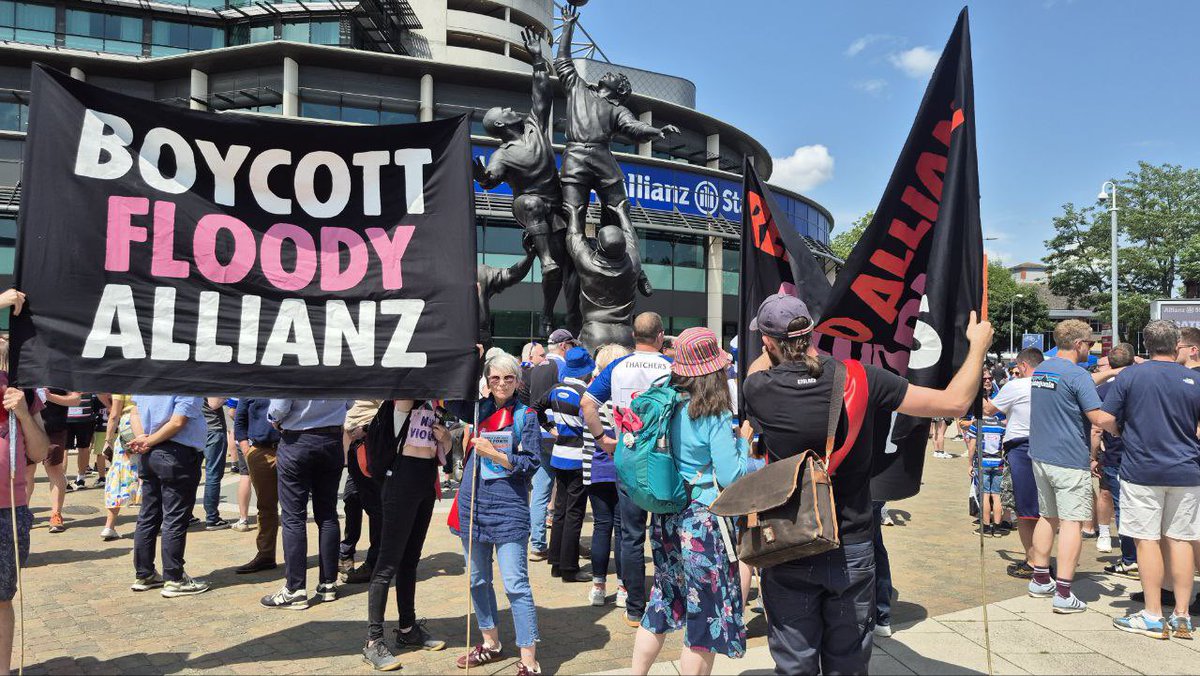 XRUK_Actions's tweet image. SILENT!
The @RFU remains silent on due diligence as #XRUK  “red card” insurers #Allianz at the rugby final match in Twickenham. 

The climate crisis has a disruptive impact on sport, including local rugby clubs as pitches get flooded across the country. 
#InsureOurSurvival
1/2