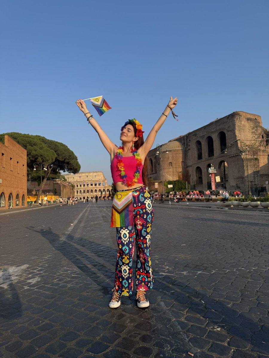 Lavi_Vampire's tweet image. Sono Morgana che tua madre disapprova
Contro l'omologazione del "Si è sempre fatto così"
Sono Marilù
Dio benedica chi se ne frega ✨
#Romapride #PrideMonth