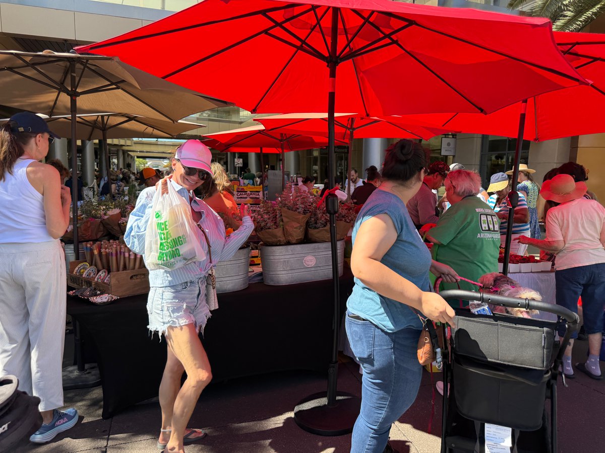 rachelaziani's tweet image. A beautiful day for the Farmers Market! 🍅🥑🍓🍉🫐 
#HappySaturday #LasVegas #Summerlin