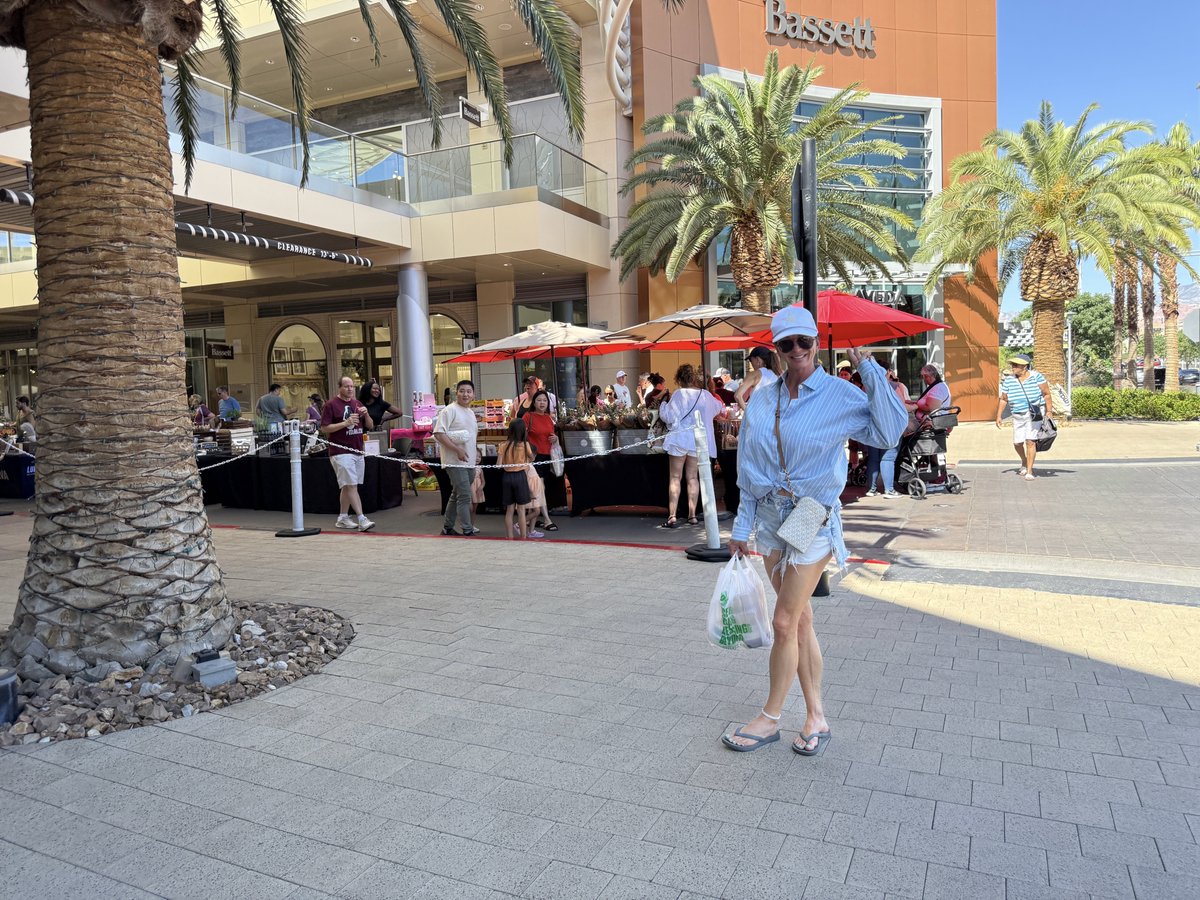 rachelaziani's tweet image. A beautiful day for the Farmers Market! 🍅🥑🍓🍉🫐 
#HappySaturday #LasVegas #Summerlin