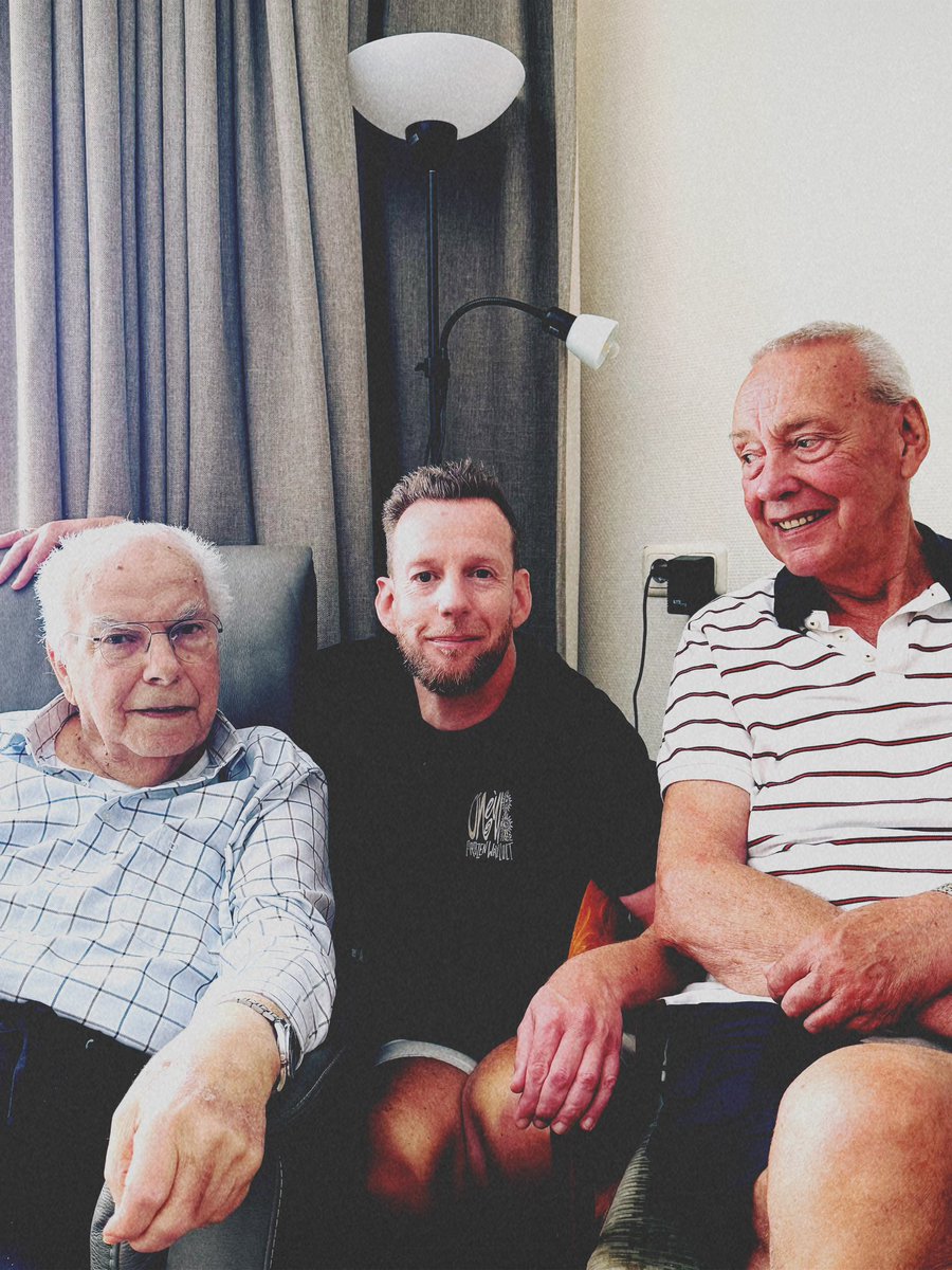 gerrydekker's tweet photo. 三��achter】neef
Een fijn weerzien met ome Wim, die inmiddels 88 jaar oud is.
#achterneef #neef #familie https://t.co/0LWK3T0BuM
