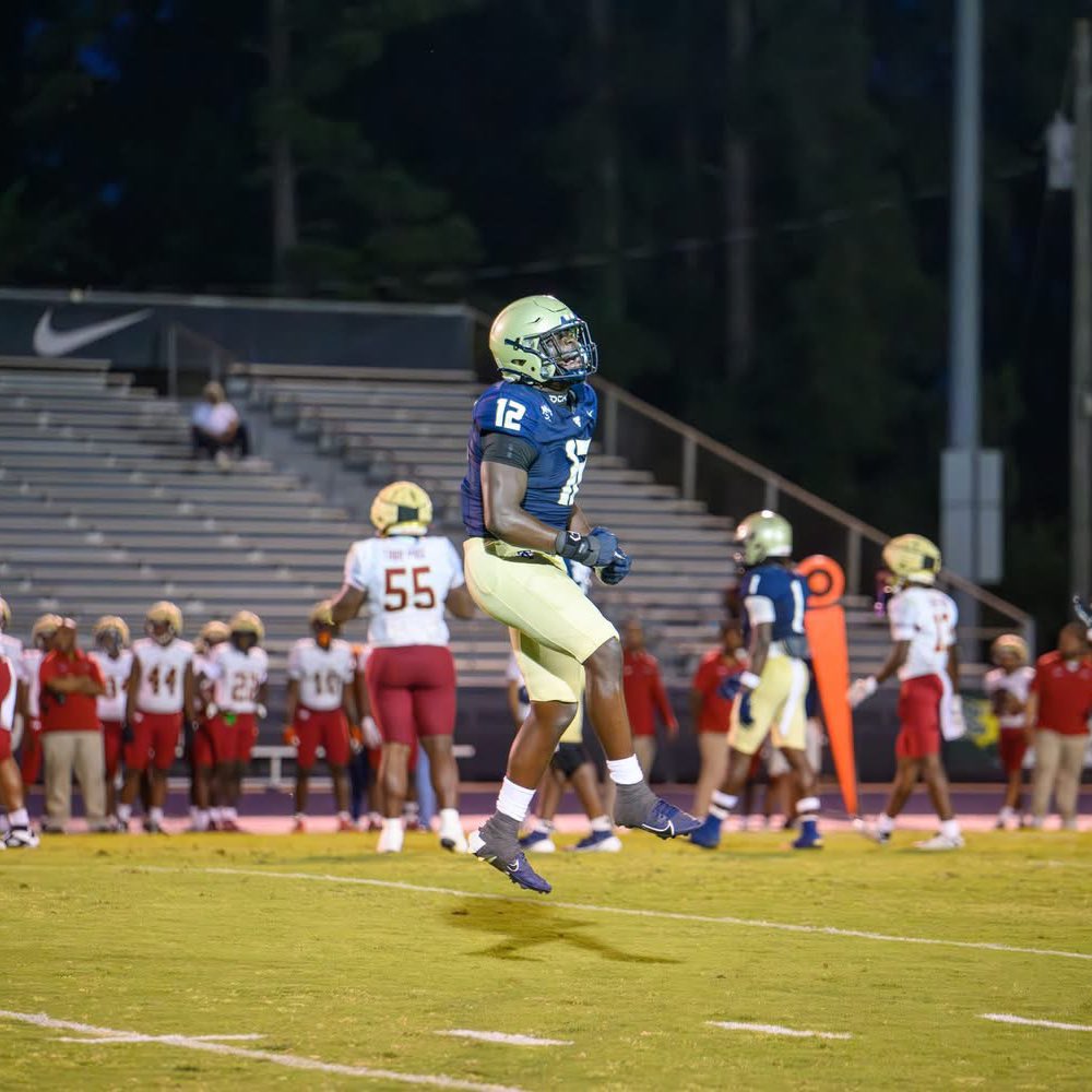 Name: Isaiah Andrews
🏈Pos: D-end and OLB
🎓Class: 2027
📏 Height: 6'1
🍽️ Weight: 230
🏃🏾‍♂️ MPH: 21.1
🏫 School: Thomas County Central High School 
📚 GPA: 3.0
📄 Offer: 9
🗺️ City/State: Thomasville, Georgia 
📲 Phone: 229-225-7181
Hudl Link: hudl.com/profile/151133…