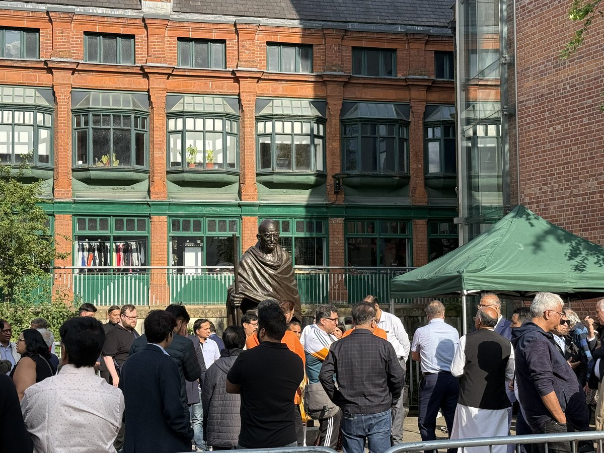 The Assistant High Commissioner joined with the Manchester community in expressing his deepest condolences to the bereaved families and also heartfelt prayer for the eternal peace of the departed souls of the Ahmedabad plane crash.