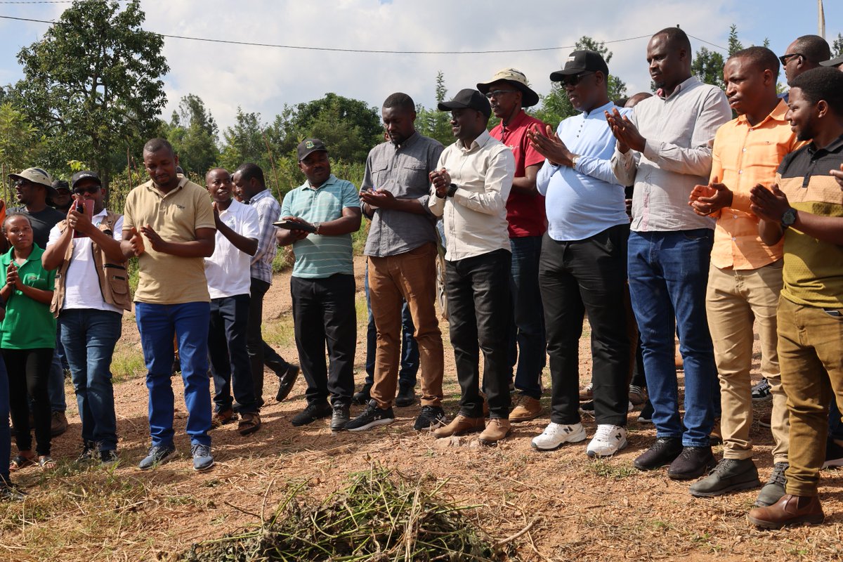 RwandaAgriBoard's tweet photo. @RwandaAgriBoard technical staff, including project coordinators and agronomists, conducted a productive study tour at Nyiramageni site @GisagaraDistr under #SAPMP project to specifically learn from the Compost Making towards adoption and scale-up to other parts of the Country https://t.co/xd3kIlB9CO