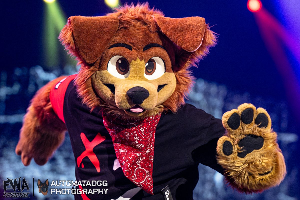 JD Puppy doing his best Cactuar impression at the FWA fursuit dance competition

🐾: <a href="/JD_Puppy/">JD Puppy 🔜 jdpuppy.fastestfurs.org 🦋</a>
🪡: <a href="/zerocruxgiven/">Benz!</a>

#Furry #Fursuit #FWA #FWA25 #Nikon