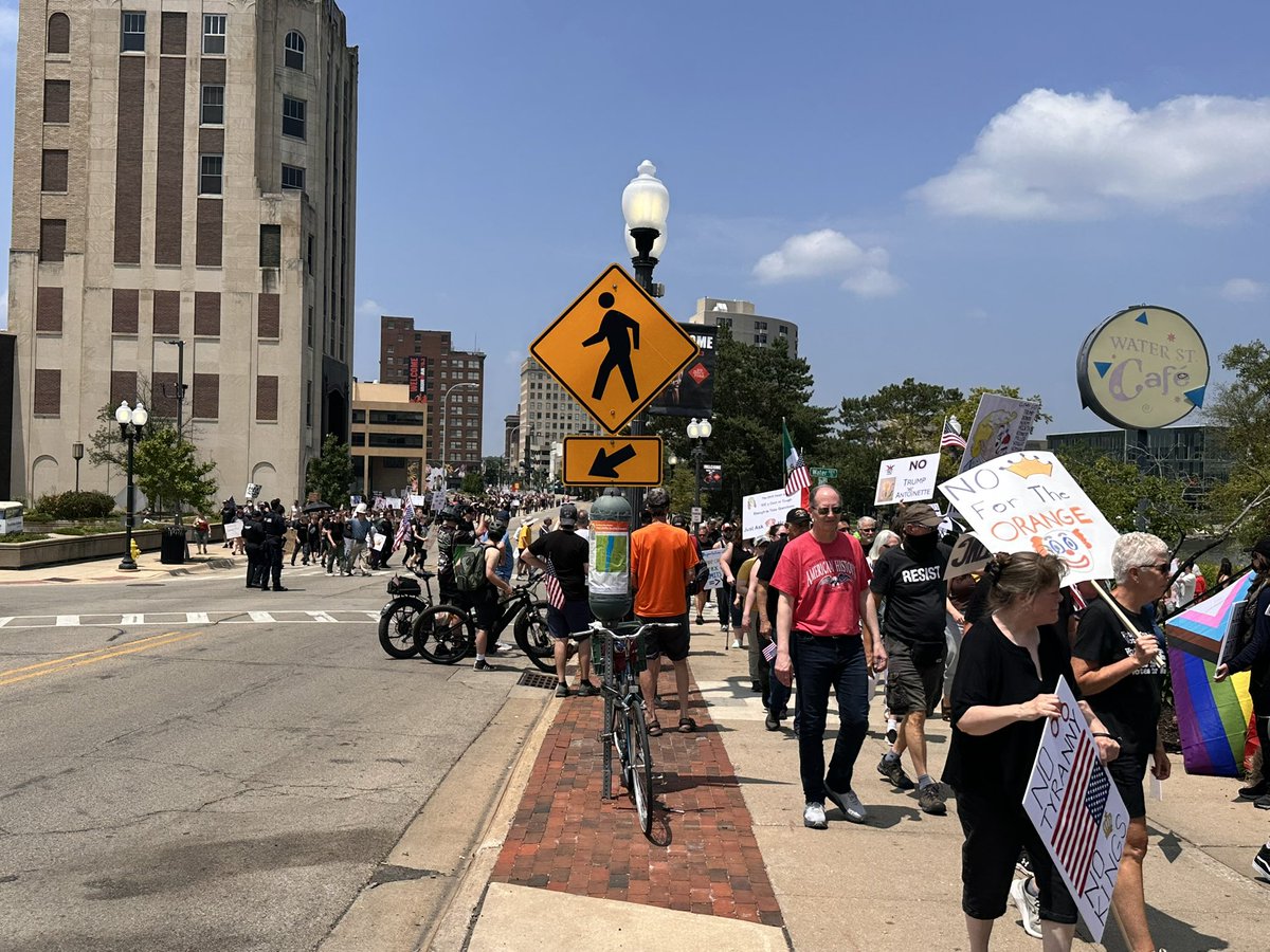 lxgit_'s tweet image. #NoKingsDay Rockford, Illinois 📍