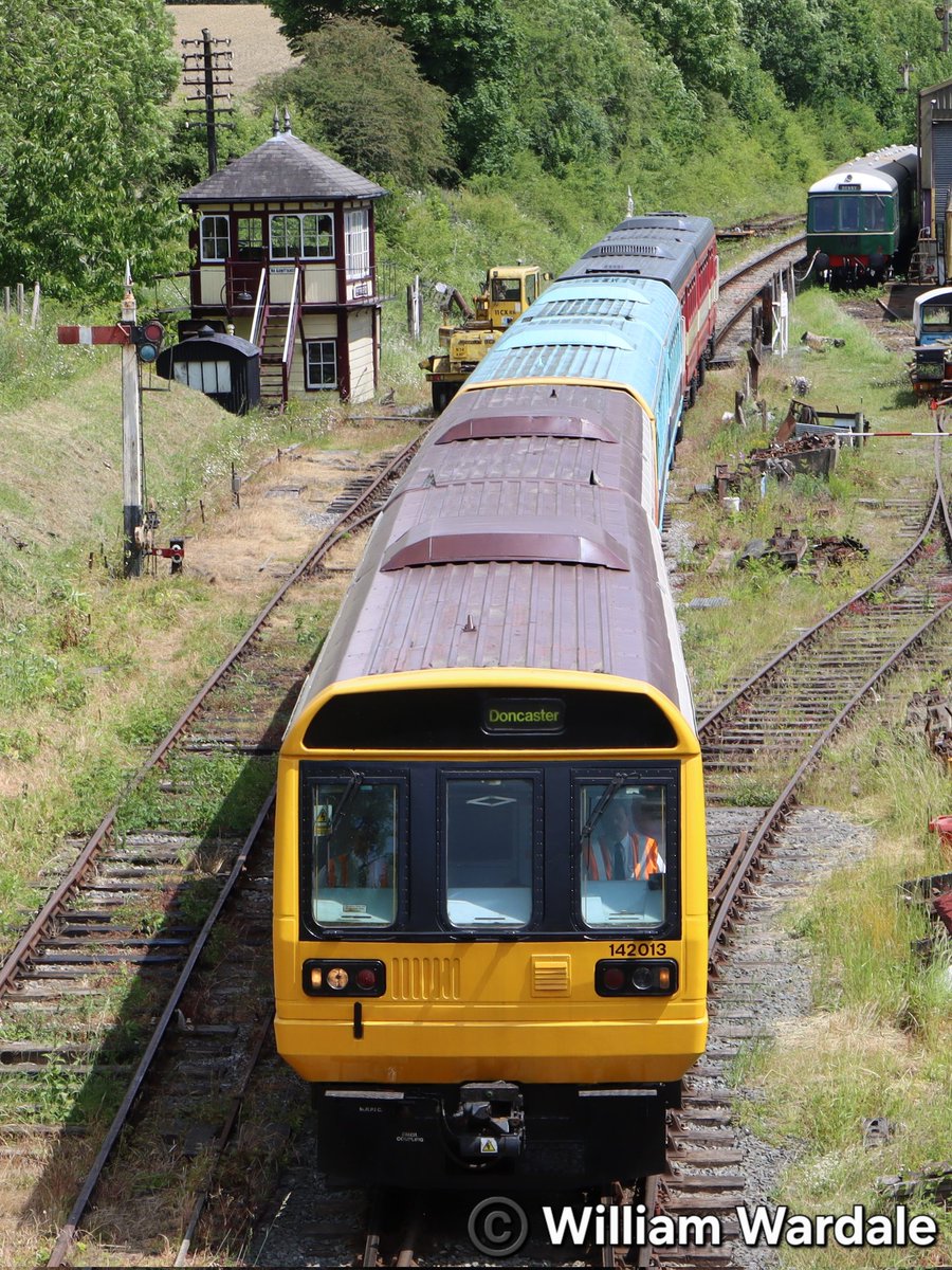 WilliamWardale's tweet image. @midrlybutterley 80s weekend with a 6 car Pacer formation.

Saturday 14th June 2025

@Northern_Travel @JamesTGlossop @TomDearlove1 @BashirKhan2 @WetdogFBK @Shaun__92 @RailbusMemories 

#class142 #class141 #pacertrain #Midlandbutterleyrailway #trainspotting