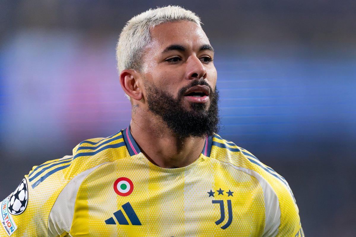 🚨 Former Juventus Sporting Director Cristiano Giuntoli, who left 11 days ago, was exploring a possible swap deal with Antony and Douglas Luiz. Initial talks took place. [<a href="/FabrizioRomano/">Fabrizio Romano</a>, <a href="/GiveMeSport/">GiveMeSport</a>] #mufc