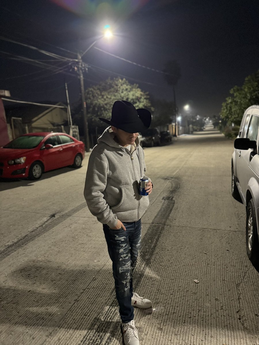 Hay personas, que con verme mi presencia, se incomodaaan
Ese efectooo, causó casi siempre que me les presentoo🤠🔥