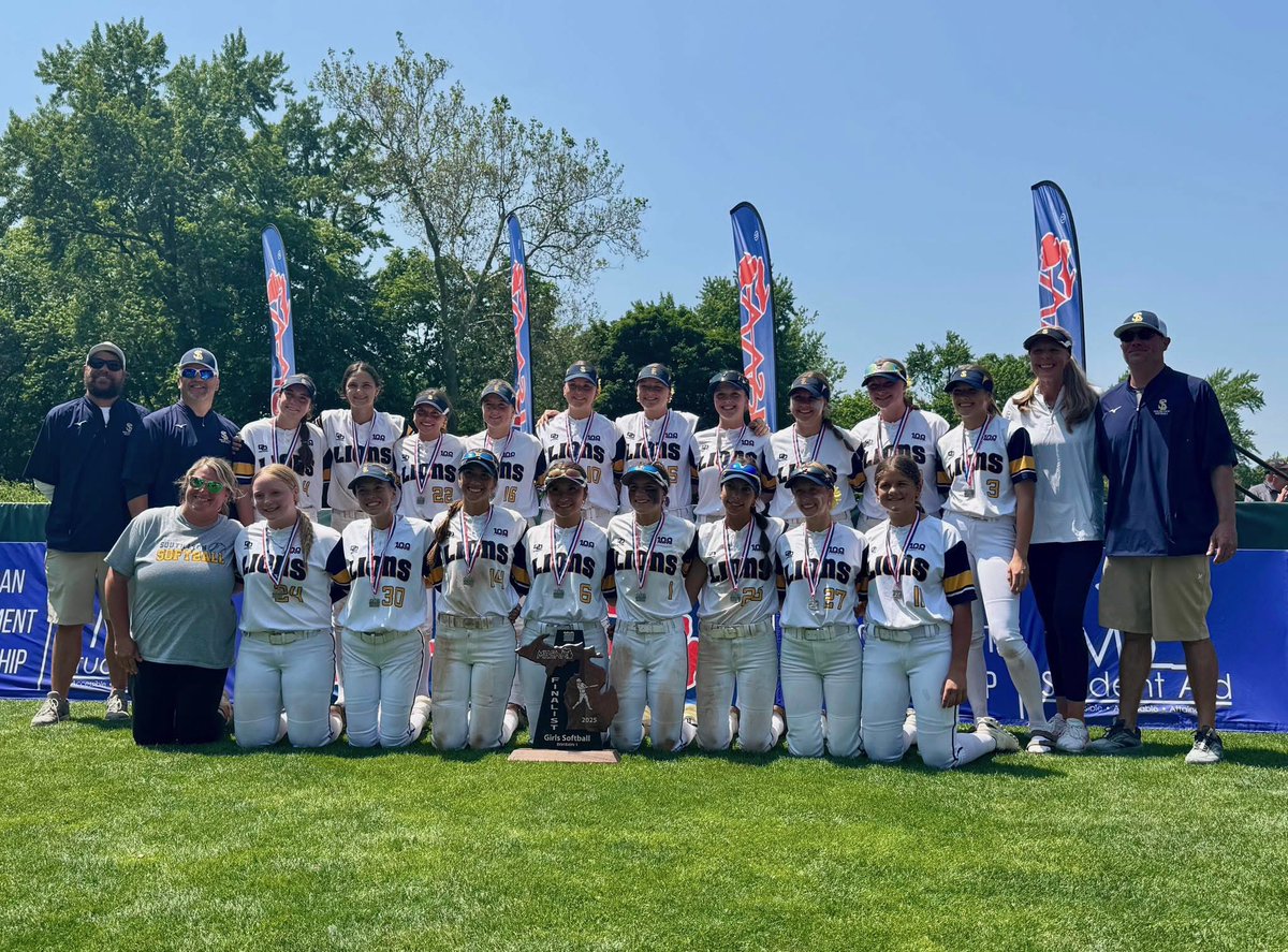 MadisonRushlow's tweet photo. Thatβs a wrap on my HS season! π₯ Started on JV, got pulled up to Varsity, and finished as a D1 State Finalist!
JV:
.538 AVG | 1.070 SLG | 46 RBI | 7 HR | 31 SB
53 IP | 90 K | 2.50 ERA
Varsity:
.400 AVG | .900 SLG | 1 HR
13.1 IP | 11 K | 2.10 ERA
Had so much fun!π #StateFinalist https://t.co/CBAzl7ZLwL