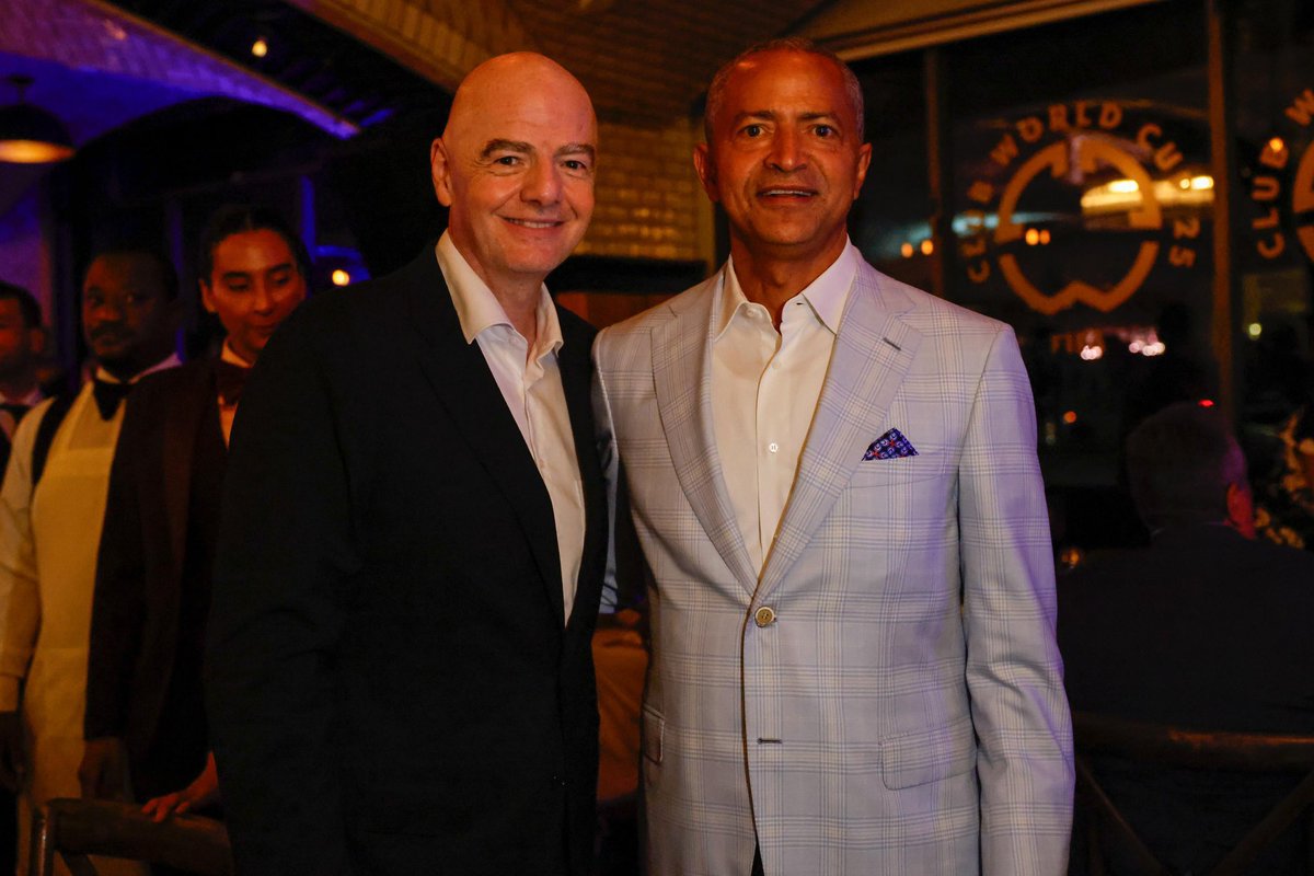 Nassor S. Marco (@sadala_tatata) on Twitter photo #RDC : À Miami pour assister à l’ouverture de la Coupe du Monde des Clubs ce samedi, le Président <a href="/moise_katumbi/">Moise Katumbi</a> pose aux côtés du président de la FIFA, Gianni Infantino. #RDC : À Miami pour assister à l’ouverture de la Coupe du Monde des Clubs ce samedi, le Président <a href="/moise_katumbi/">Moise Katumbi</a> pose aux côtés du président de la FIFA, Gianni Infantino.