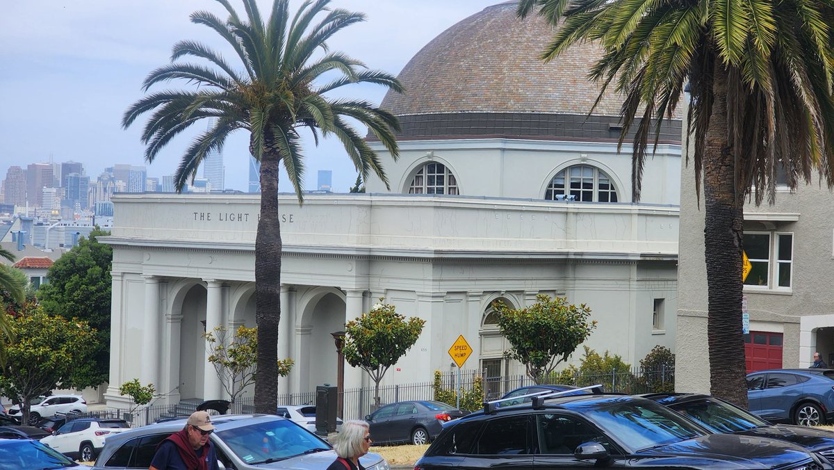 can't believe this is garry tans house