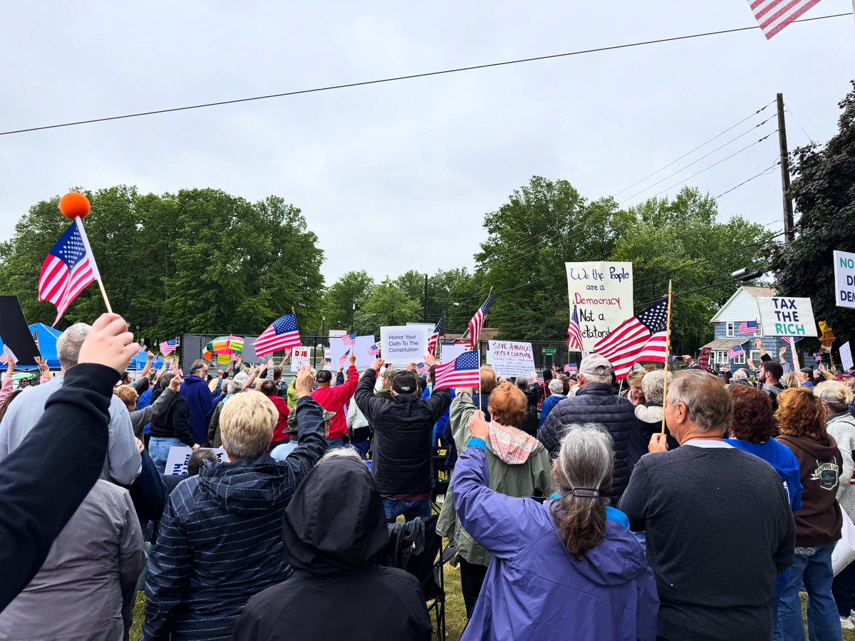 Matt Butler (@apooltoswim) on Twitter photo 400+ in Ashtabula, Ohio! #NoKingsDay #NoKingsInAmerica #NoKingsRally <a href="/DavidPepper/">David Pepper</a> <a href="/RachelCoyleOhio/">Rachel Coyle</a> 400+ in Ashtabula, Ohio! #NoKingsDay #NoKingsInAmerica #NoKingsRally <a href="/DavidPepper/">David Pepper</a> <a href="/RachelCoyleOhio/">Rachel Coyle</a>