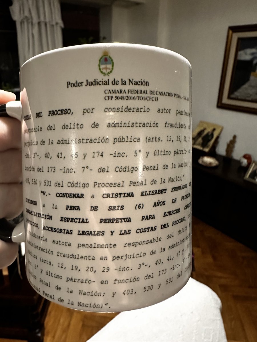 Buena taza para tomar un café todas las mañanas. Les aviso que está agotada!!