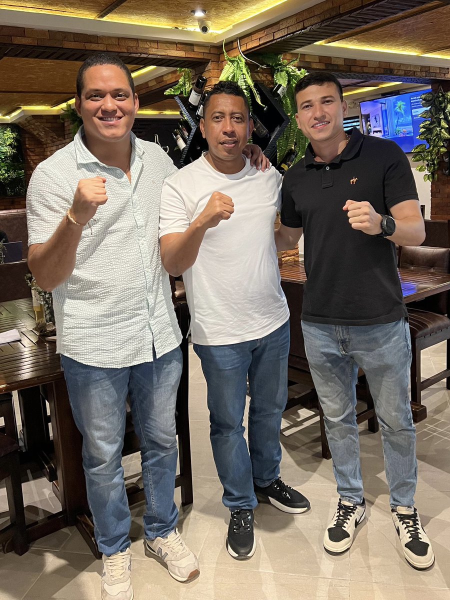 Visitando a nuestro amigo y alcalde de apartadó Adolfo Romero, hablamos de la proyección que tiene esta hermosa ciudad y las similitudes demográficas y culturales que tiene con nuestra perla del sinu. 

Sin duda alguna Montería y Apartadó merecen ser ciudades hermanas 🤝