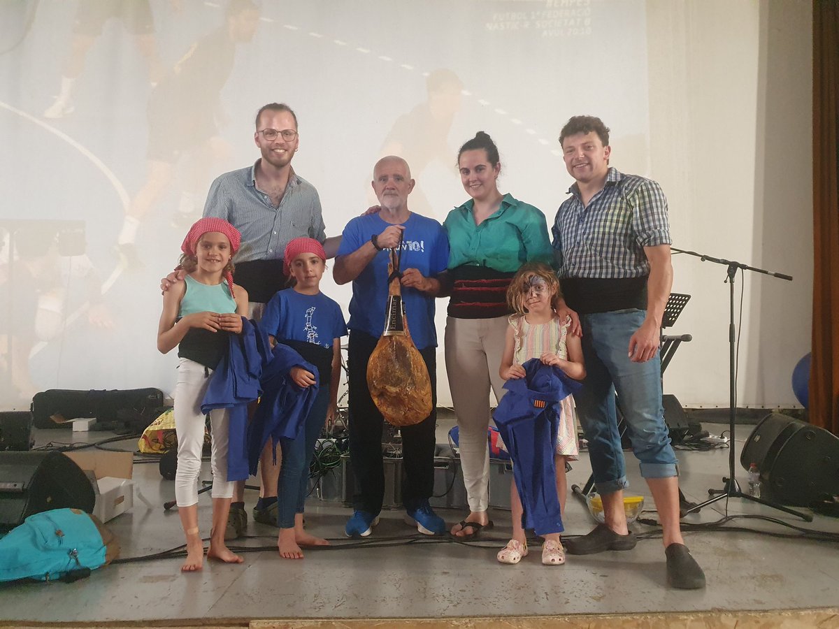 Noves camises a punt per demà!🤩

#castellers #castells #cdberga #AllòQueValLaPena #Berga #Berguedà #castellersdeberga #femcastells #femcomarca