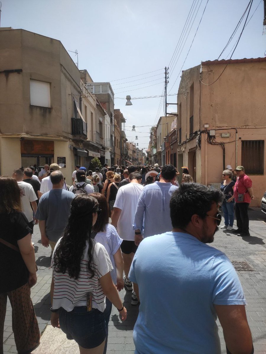 Davant projectes que pretenen destruir els nostres espais naturals pel benefici dels pocs de sempre, ni un pam de terra! ✊✊

Cridem prou a un model econòmic insostenible que perpetua la precarietat venent-la com a progrés necessari!