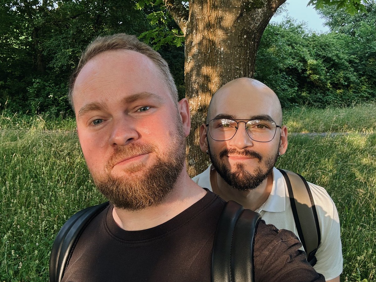 Эти две булочки изрядно пропеклись сегодня, но выжили в один из самых жарких дней этого месяца, все таки, +34 это жесть 😅