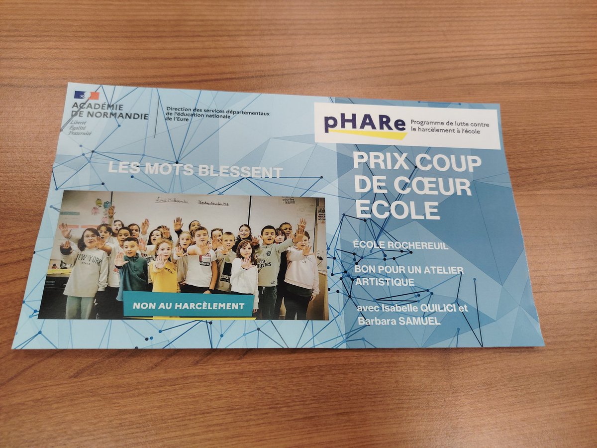Des élèves heureux d'être récompensés pour
leur travail autour de la lutte contre le harcèlement.
#prixcoupdecoeurNAH
<a href="/VilleEvreux/">Ville d'Evreux</a> <a href="/TonyDerebergue/">Tony Derebergue</a> <a href="/ChaBriavoine/">Charline Briavoine</a>